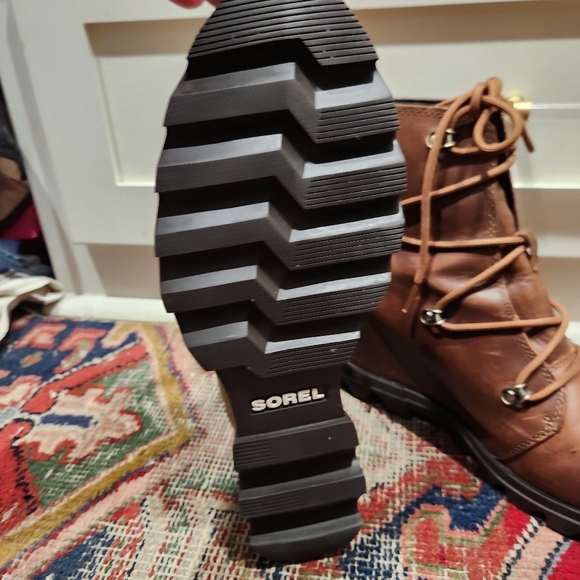 Sorel Joan of Arc III waterproof ankle boots - Picture 2 of 2